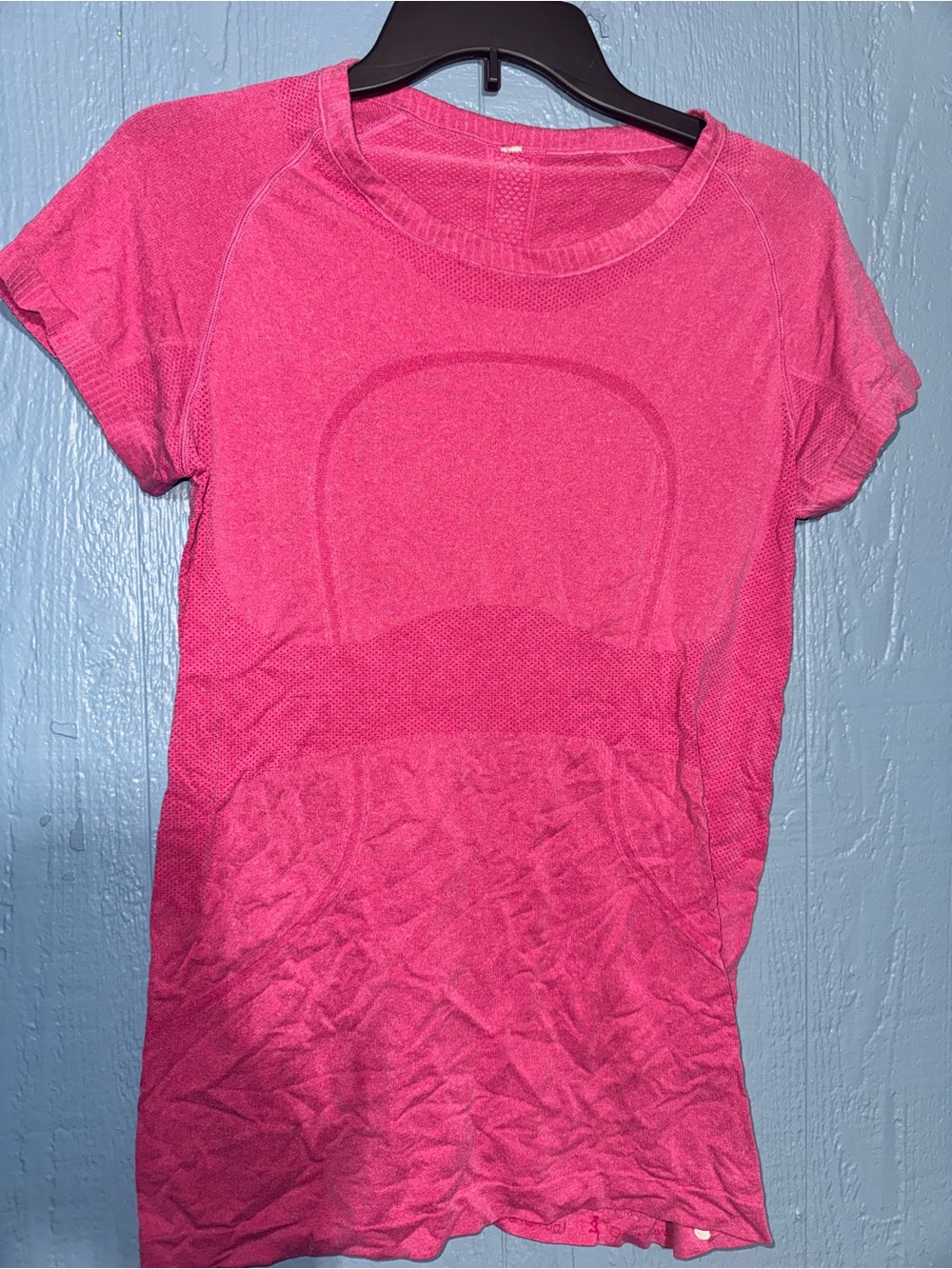 Lululemon size 4 Women’s Short Sleeve Athletic Tee - Pink